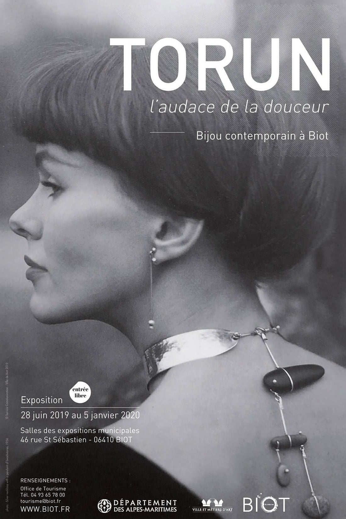 Affiche de l'exposition Torun : L'audace de la douceur, bijou contemporain à Biot.